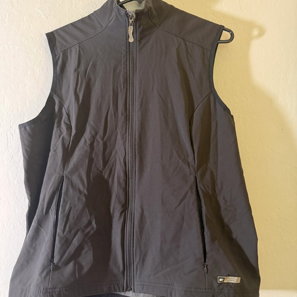 REI vest size large